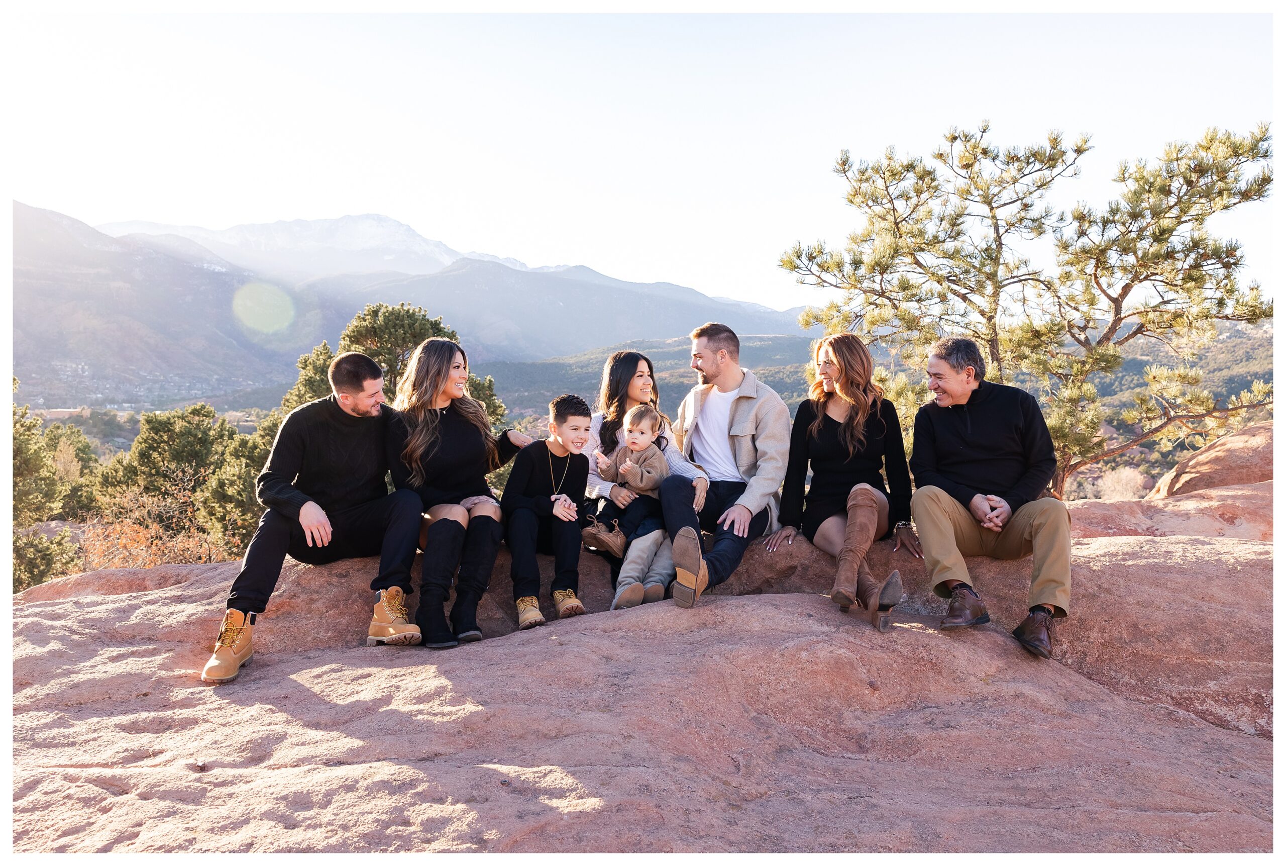 Extended family reunion photos in Colorado Springs at Garden of the Gods High Point Overlook
